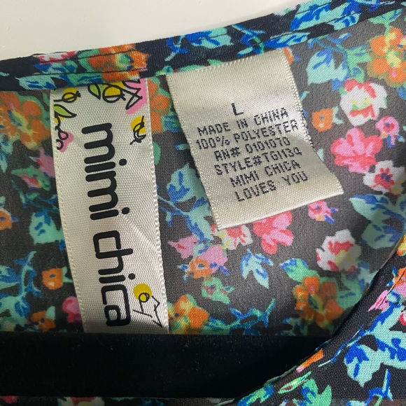 Floral Bellsleeve top - Picture 4 of 4